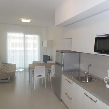 Sleek Modern With A Rooftop Pool Appartement