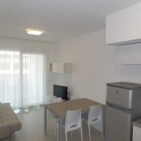 Appartement Sleek Modern With A Rooftop Pool Bibione