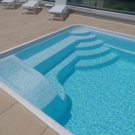 Sleek Modern With A Rooftop Pool شقة بيبيوني