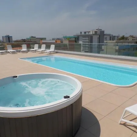 Sleek Modern With A Rooftop Pool Appartement Bibione
