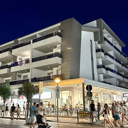 Sleek Modern With A Rooftop Pool Appartement Bibione