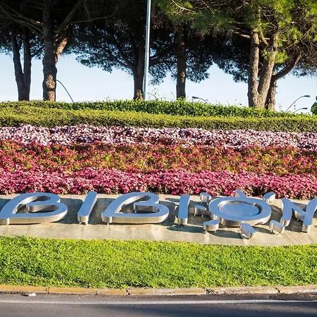 Appartement Sleek Modern With A Rooftop Pool Bibione